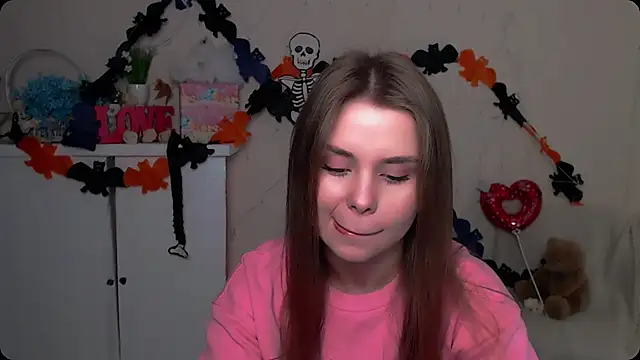 Snapshot of OceanicDawn chatting on October 31, 2025, 6:10 am OceanicDawn online show from October 31, 2025, 6:10 am