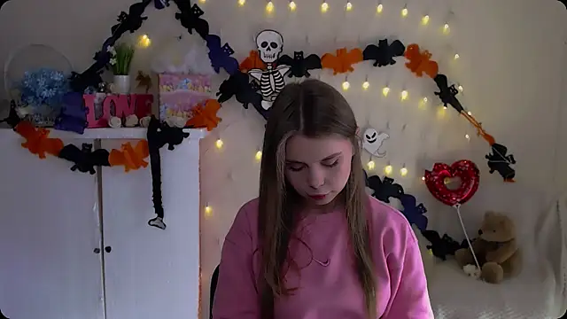 Snapshot of OceanicDawn chatting on November 2, 2025, 9:14 am OceanicDawn online show from November 2, 2025, 9:14 am