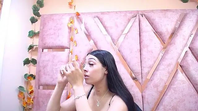 Issabela Mackey  online show from November 16, 2025, 4:39 am