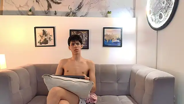 Snapshot of TWINKS_FRIENDS chatting on April 30, 2026, 1:18 pm TWINKS FRIENDS online show from April 30, 2026, 1:18 pm