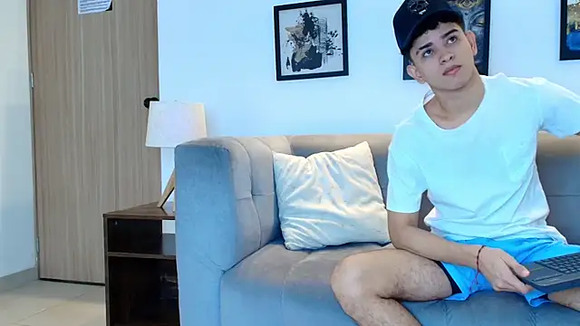 Snapshot of TWINKS_FRIENDS chatting on April 11, 2026, 1:26 pm TWINKS FRIENDS online show from April 11, 2026, 1:26 pm