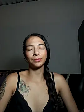 paisita122 online show from October 10, 2025, 2:34 am