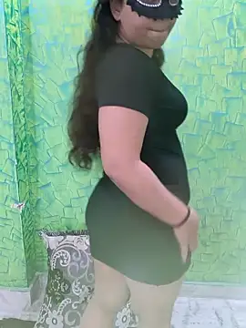 Iampriyaaa15 online show from December 22, 2025, 6:13 am