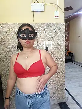 Iampriyaaa15 online show from November 13, 2025, 9:13 am