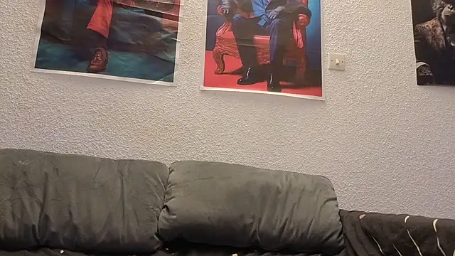 Snapshot of Oulola777 chatting on November 10, 2025, 6:24 pm Oulola777 online show from November 10, 2025, 6:24 pm