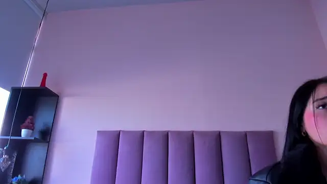 violet myerrs online show from December 15, 2025, 12:55 pm