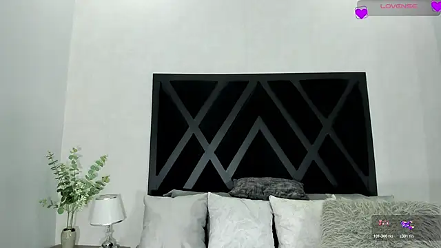 zoe martins  online show from June 10, 2026, 5:36 pm