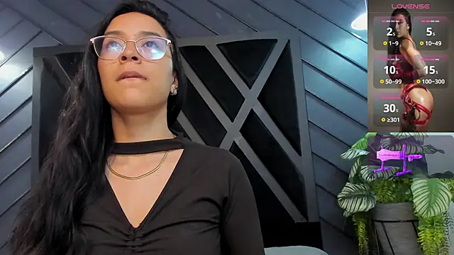 zoe martins  online show from November 6, 2025, 5:28 pm