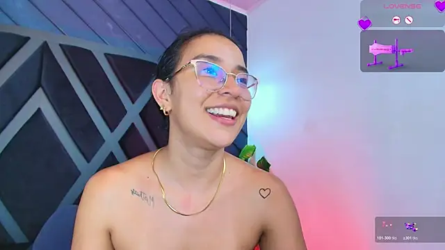 zoe martins  online show from April 30, 2026, 8:57 pm
