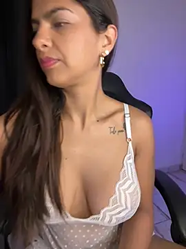 chicachocolate01 online show from April 26, 2026, 8:11 am