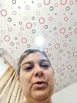 Snapshot of queemking chatting on March 5, 2026, 9:11 pm queemking online show from March 5, 2026, 9:11 pm