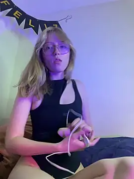 Snapshot of ReenKitty chatting on October 10, 2025, 1:17 am ReenKitty online show from October 10, 2025, 1:17 am