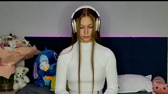 Snapshot of MissEmilyMiller chatting on October 13, 2025, 5:47 pm MissEmilyMiller online show from October 13, 2025, 5:47 pm