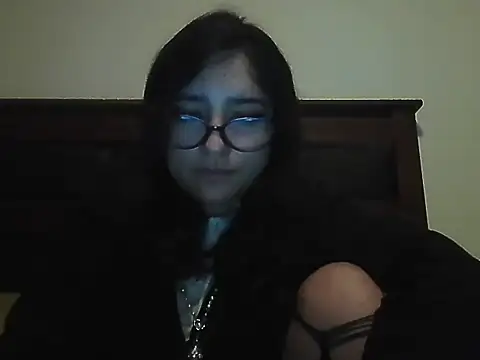 Snapshot of creepyh0e_ chatting on June 25, 2026, 1:58 am creepyh0e online show from June 25, 2026, 1:58 am