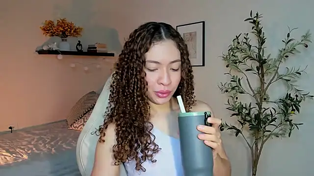 Snapshot of isabella-garcia- chatting on April 28, 2026, 6:34 pm isabella-garcia- online show from April 28, 2026, 6:34 pm