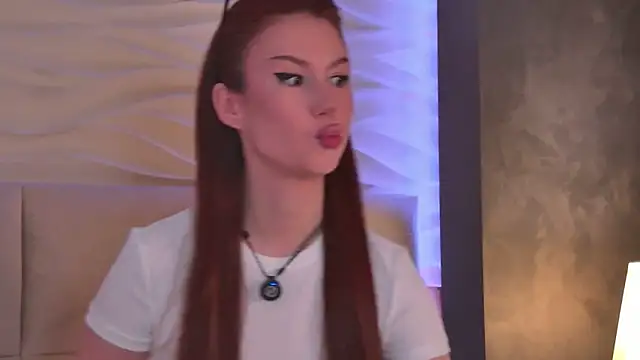 Snapshot of DianaGlow chatting on November 11, 2025, 2:34 pm DianaGlow online show from November 11, 2025, 2:34 pm