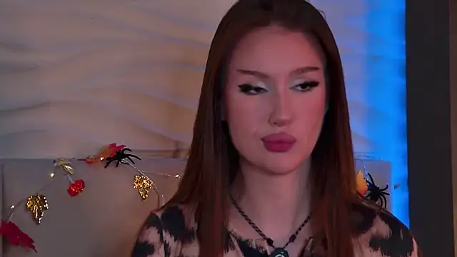 Snapshot of DianaGlow chatting on October 21, 2025, 4:50 pm DianaGlow online show from October 21, 2025, 4:50 pm