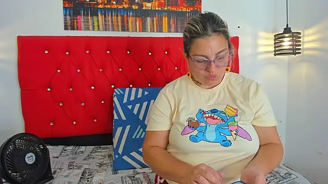 carolinacrus01 online show from January 10, 2026, 6:36 pm