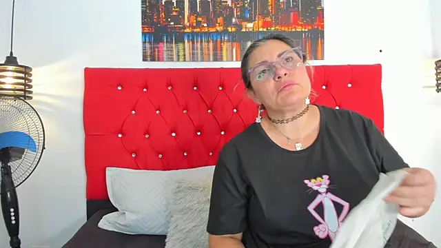 carolinacrus01 online show from February 17, 2026, 3:20 pm