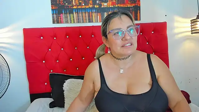 carolinacrus01 online show from March 13, 2026, 5:18 pm