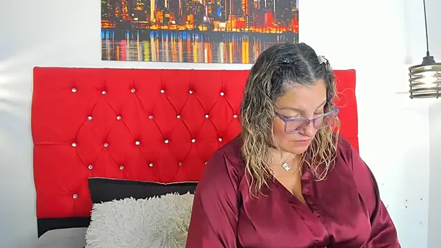 carolinacrus01 online show from March 24, 2026, 3:23 pm