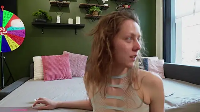 Eveline Beauty Kitty online show from May 27, 2026, 6:04 pm