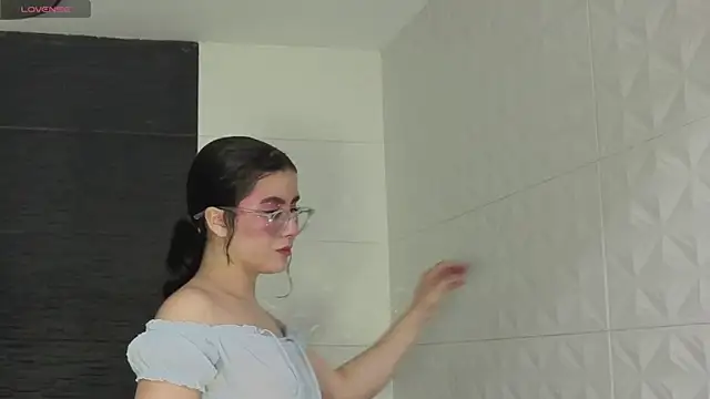 LiLLiAnderson online show from March 6, 2026, 11:49 am