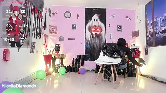 Snapshot of NicolleDiamonds_cg chatting on October 10, 2025, 1:12 pm NicolleDiamonds cg online show from October 10, 2025, 1:12 pm