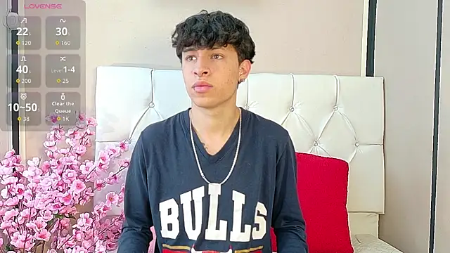 Axel  Evans online show from October 20, 2025, 12:17 pm