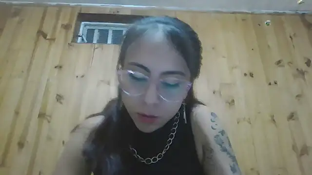 Roselingalvis13 online show from October 15, 2025, 2:43 am