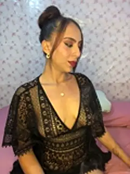 Snapshot of Roselingalvis13 chatting on August 4, 2026, 3:55 am Roselingalvis13 online show from August 4, 2026, 3:55 am