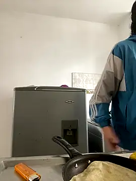 juliie star online show from October 7, 2025, 1:23 pm