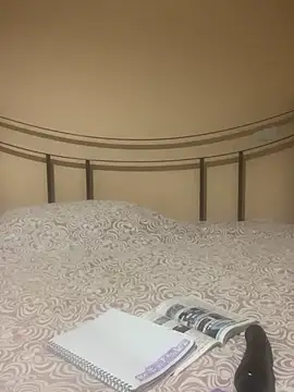 Snapshot of SarettaB90 chatting on December 4, 2025, 5:56 pm SarettaB90 online show from December 4, 2025, 5:56 pm