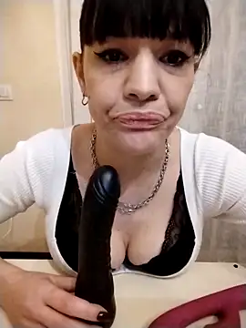 SarettaB90 online show from February 9, 2026, 10:30 pm