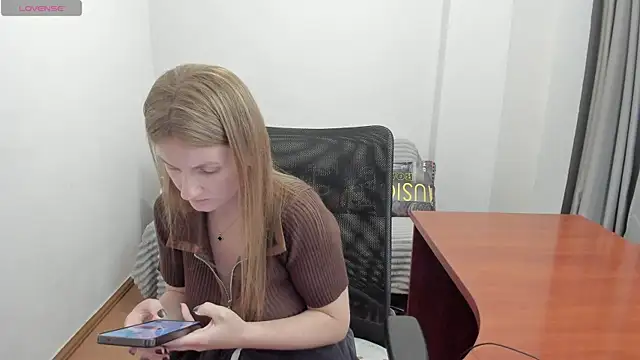 Snapshot of Alisha_Skyes chatting on July 9, 2026, 6:03 am Alisha Skyes online show from July 9, 2026, 6:03 am