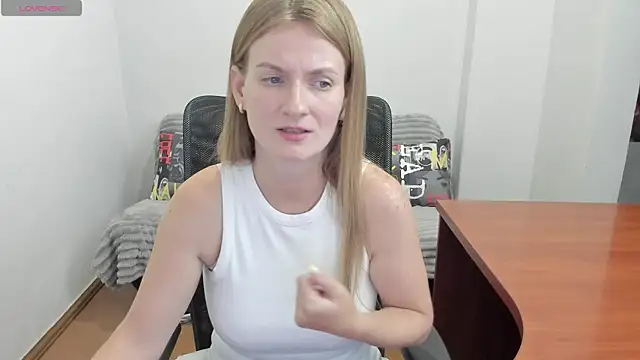 Snapshot of Alisha_Skyes chatting on July 24, 2026, 6:48 pm Alisha Skyes online show from July 24, 2026, 6:48 pm