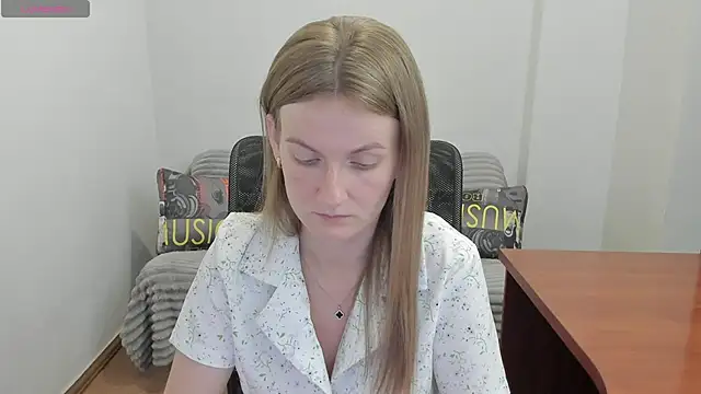 Snapshot of Alisha_Skyes chatting on July 2, 2026, 3:23 am Alisha Skyes online show from July 2, 2026, 3:23 am