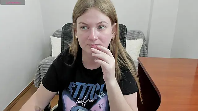 Snapshot of Alisha_Skyes chatting on December 2, 2025, 4:30 pm Alisha Skyes online show from December 2, 2025, 4:30 pm