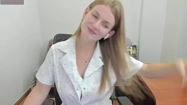 Snapshot of Alisha_Skyes chatting on August 3, 2026, 9:04 am Alisha Skyes online show from August 3, 2026, 9:04 am