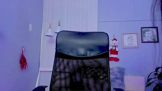 M0lly Beckers online show from December 19, 2025, 8:11 pm