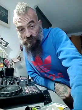 Snapshot of Zk1980 chatting on October 26, 2025, 2:45 am Zk1980 online show from October 26, 2025, 2:45 am