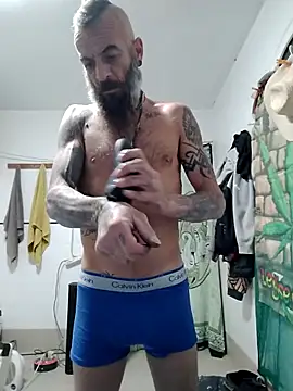 Snapshot of Zk1980 chatting on November 11, 2025, 8:36 pm Zk1980 online show from November 11, 2025, 8:36 pm