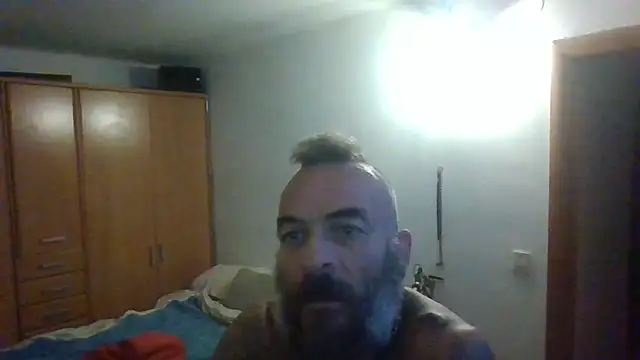 Snapshot of Zk1980 chatting on October 31, 2025, 9:43 pm Zk1980 online show from October 31, 2025, 9:43 pm