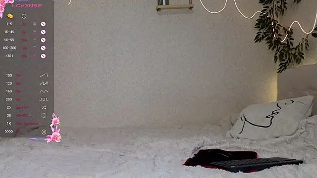 serenahall  online show from October 30, 2025, 11:12 pm