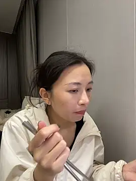 haiyan125216 online show from February 3, 2026, 10:53 am