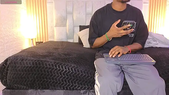 Snapshot of pipedark_ chatting on November 6, 2025, 3:10 am pipedark online show from November 6, 2025, 3:10 am