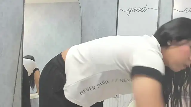 Snapshot of Ximenahott_ chatting on November 6, 2025, 10:08 am Ximenahott online show from November 6, 2025, 10:08 am