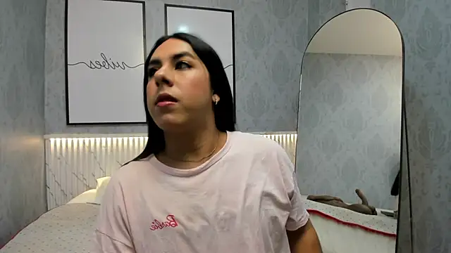 Snapshot of Ximenahott_ chatting on October 7, 2025, 10:05 am Ximenahott online show from October 7, 2025, 10:05 am