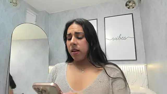 Snapshot of Ximenahott_ chatting on November 30, 2025, 10:05 am Ximenahott online show from November 30, 2025, 10:05 am