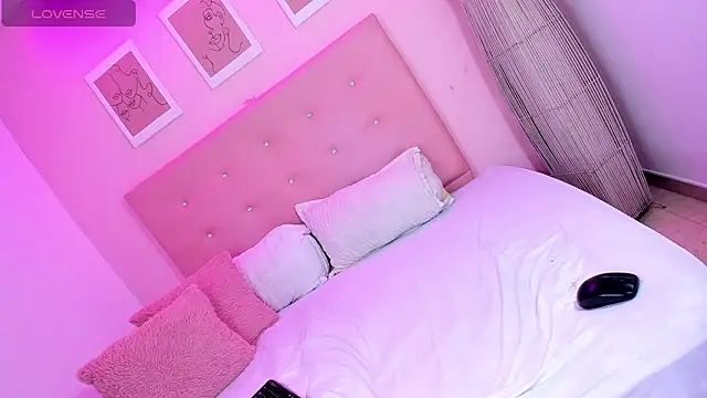 Snapshot of ANNIE_DOLCE_ chatting on November 14, 2025, 10:57 pm ANNIE DOLCE online show from November 14, 2025, 10:57 pm